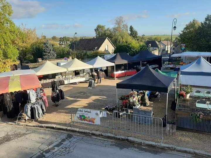 Marché local, tous les samedis matin, à Ville-Saint-Jacques